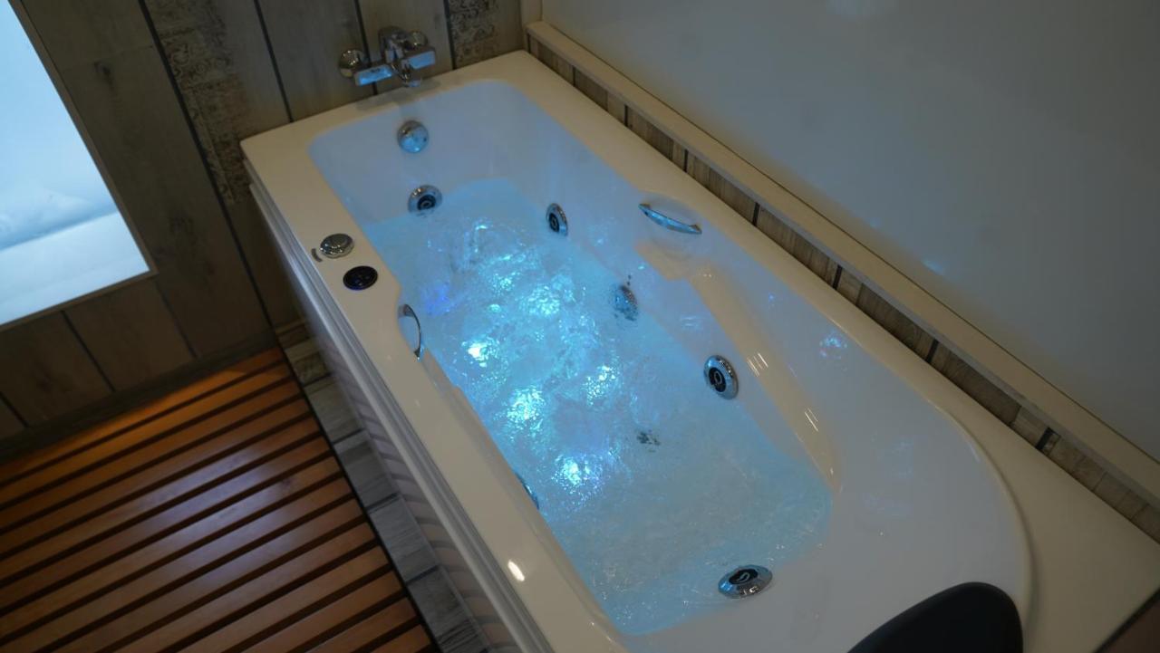 De Glance Hotel Сурат Экстерьер фото