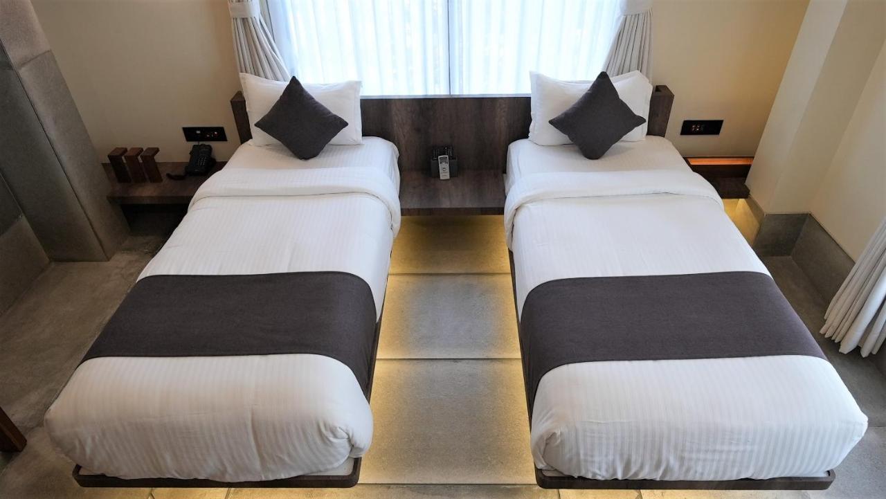 De Glance Hotel Сурат Экстерьер фото