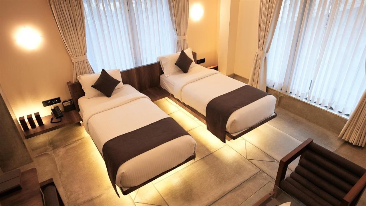 De Glance Hotel Сурат Экстерьер фото