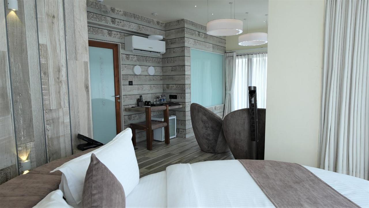 De Glance Hotel Сурат Экстерьер фото