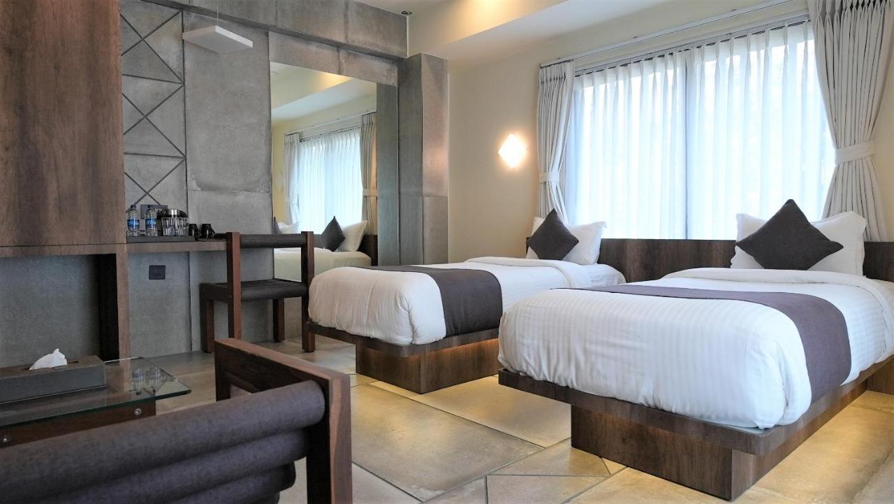 De Glance Hotel Сурат Экстерьер фото