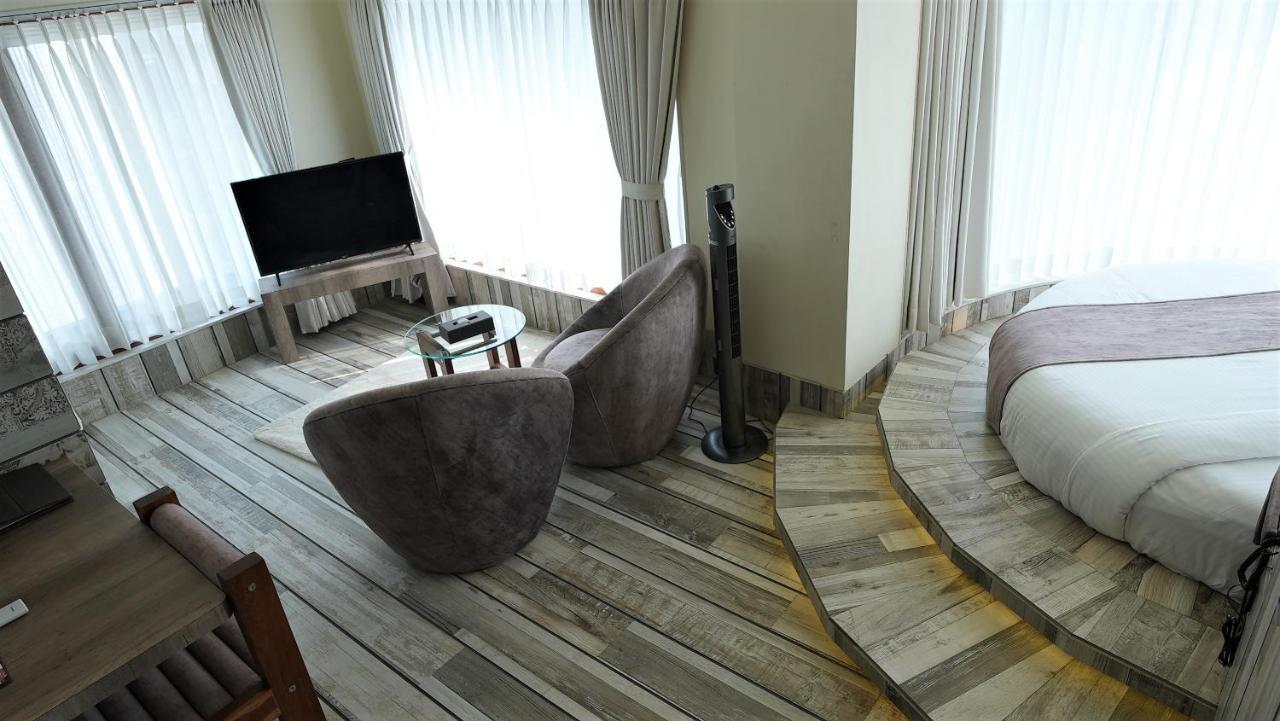 De Glance Hotel Сурат Экстерьер фото