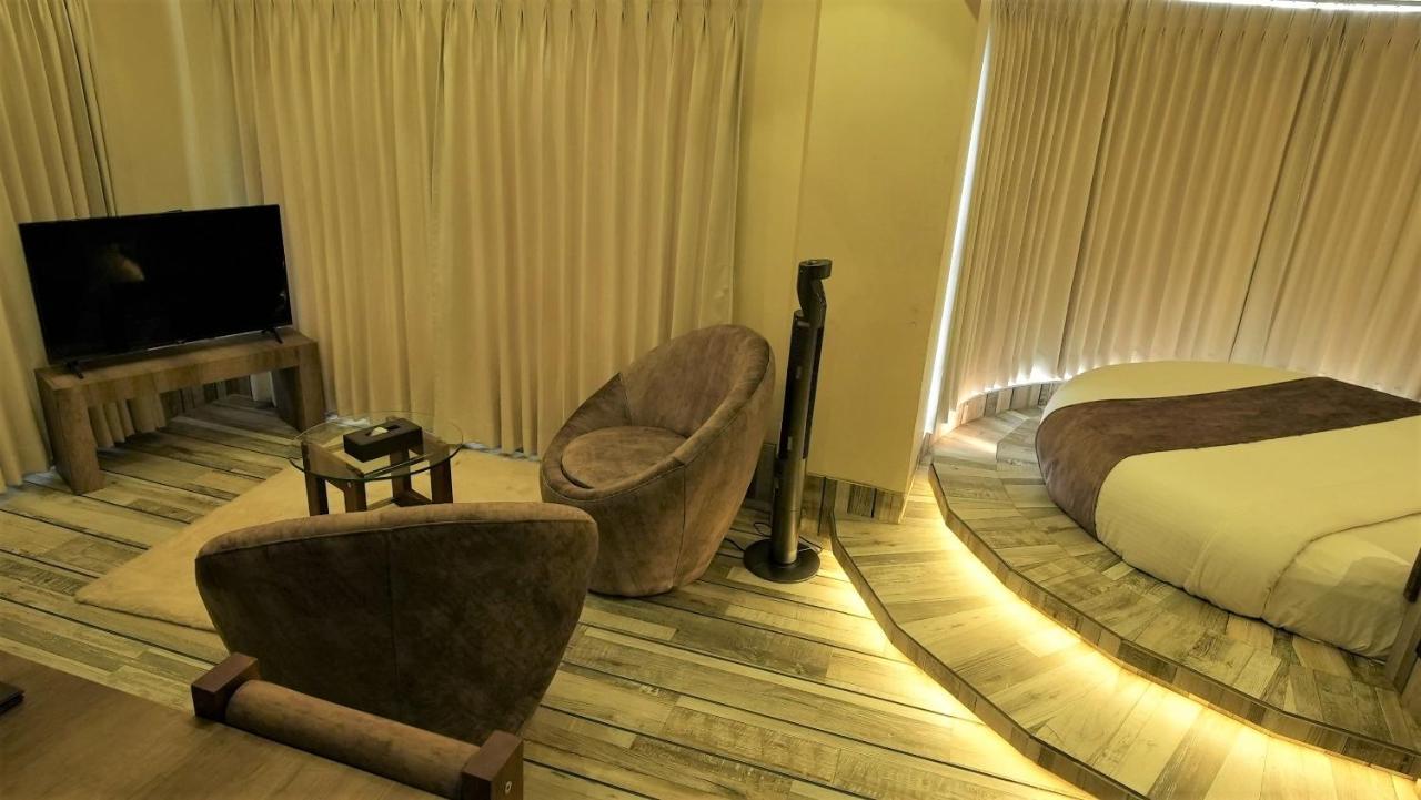 De Glance Hotel Сурат Экстерьер фото