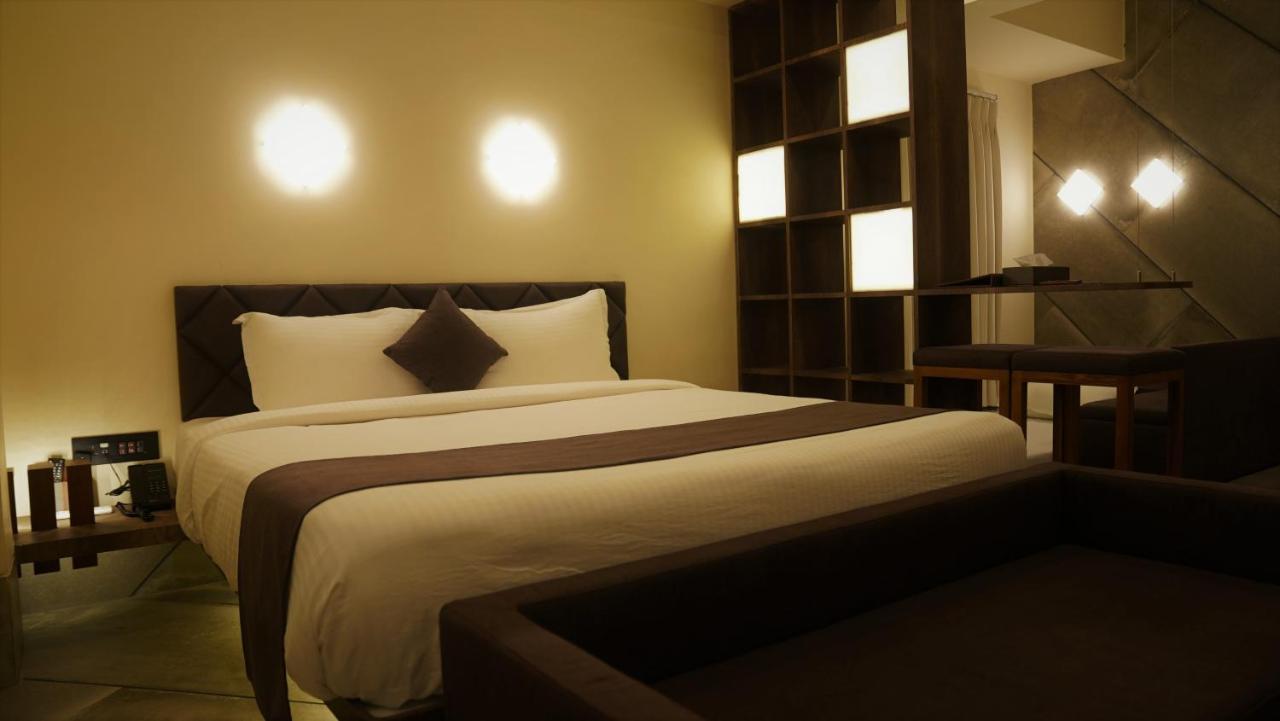 De Glance Hotel Сурат Экстерьер фото