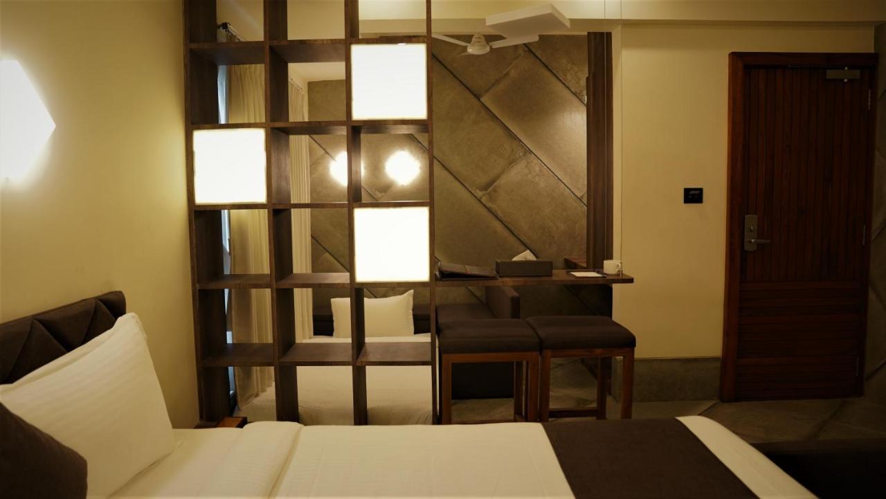 De Glance Hotel Сурат Экстерьер фото